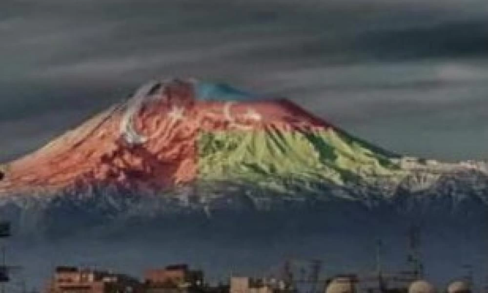 Πρόκληση Τούρκων-Αζέρων: Βάφουν το όρος Αραράτ στα χρώματα των σημαιών Τουρκίας-Αζερμπαϊτζάν!